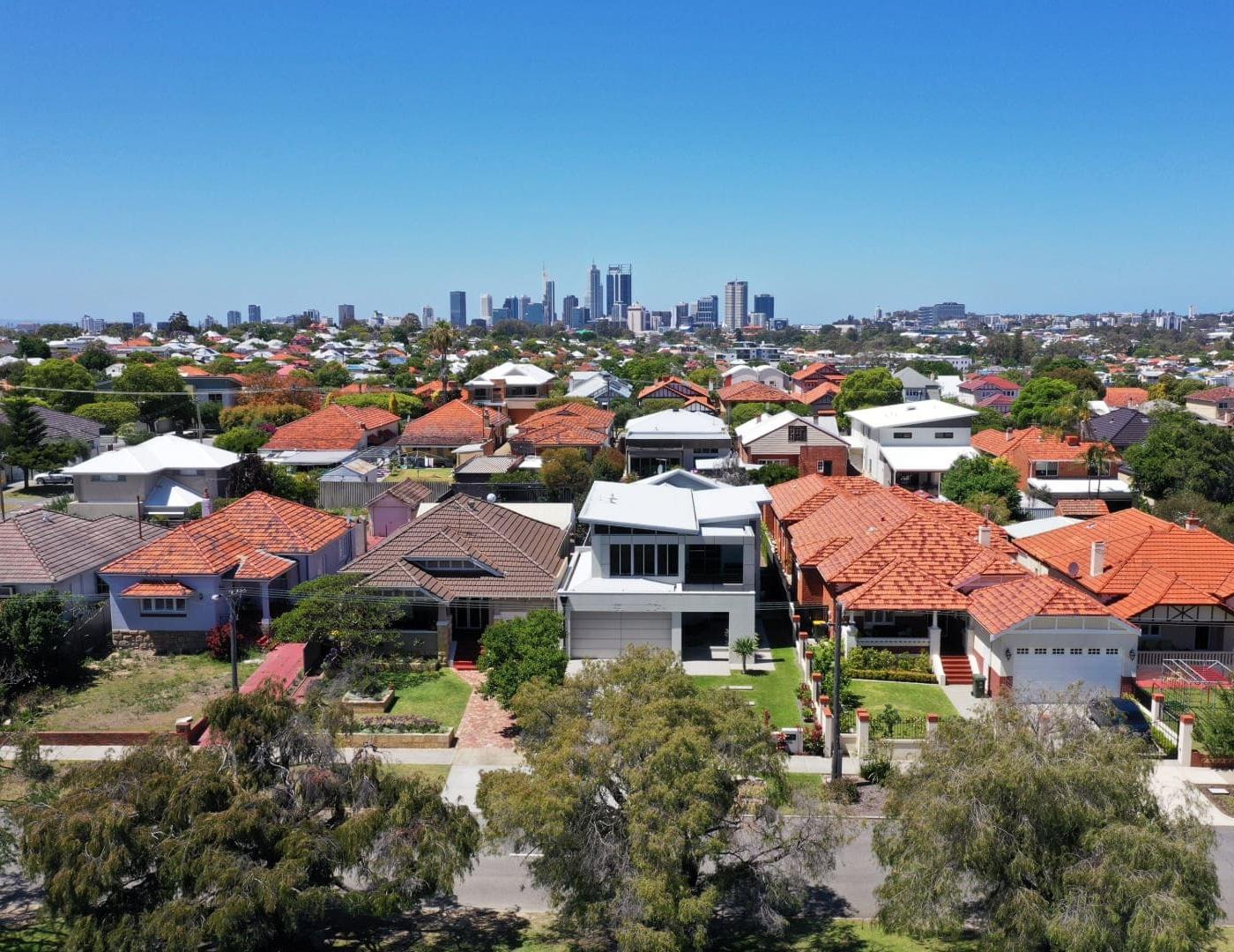 Mortgage Market Resilient as Investors Surge and Refinancing Rebounds